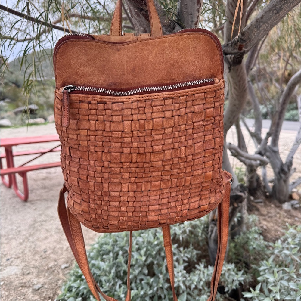 Vilenca Holland Woven Leather Backpack - Cognac